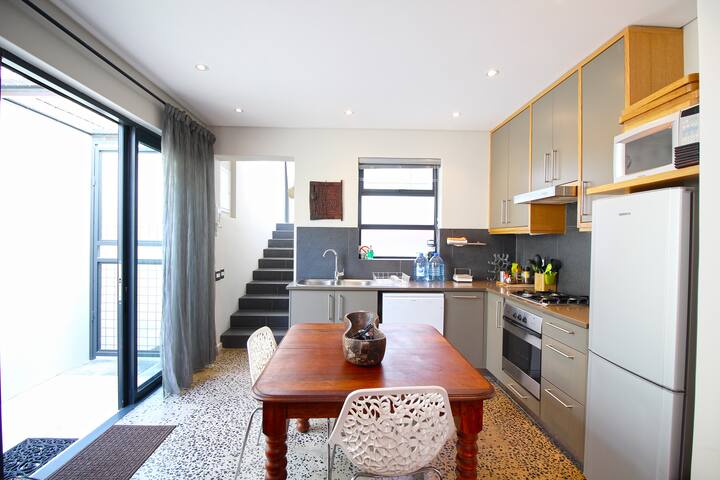 Urbane Designer Apartment in Green Point gallery image 3