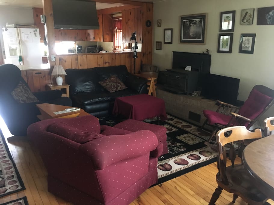 Family Room w/TV. No cable, ABC, NBC, CBS & PBS
Tray tables for additional eating space double as end table.