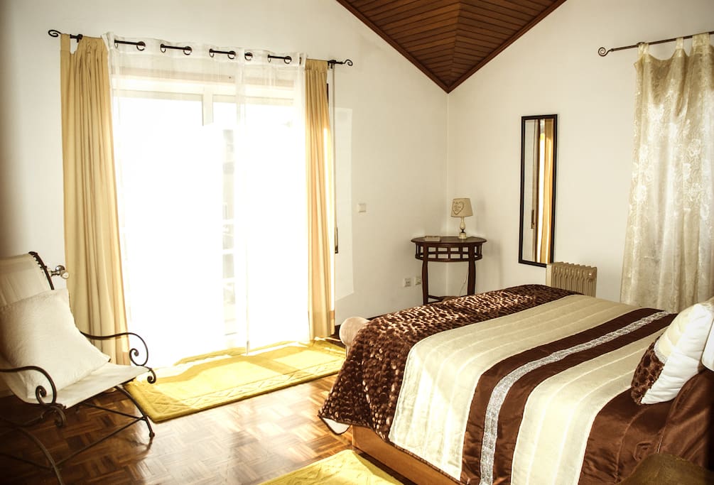 A large and confortable double room with balcony