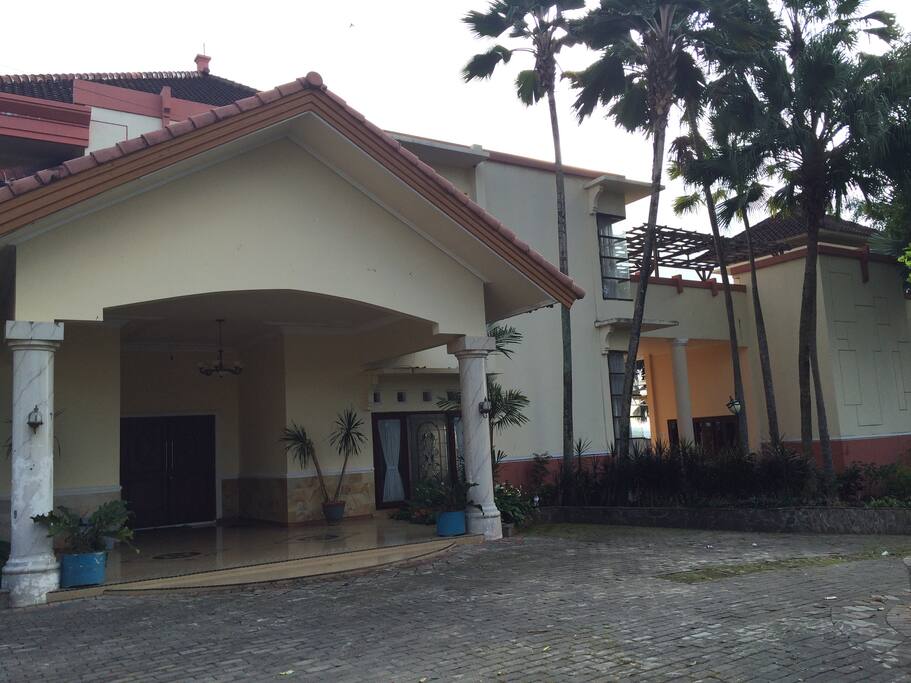 Villa Hamsa - Vila untuk Disewakan di Junrejo, Jawa Timur 