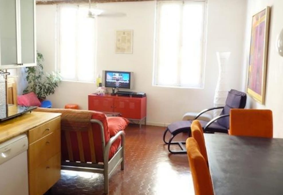 large, bright lounge with cable tv
