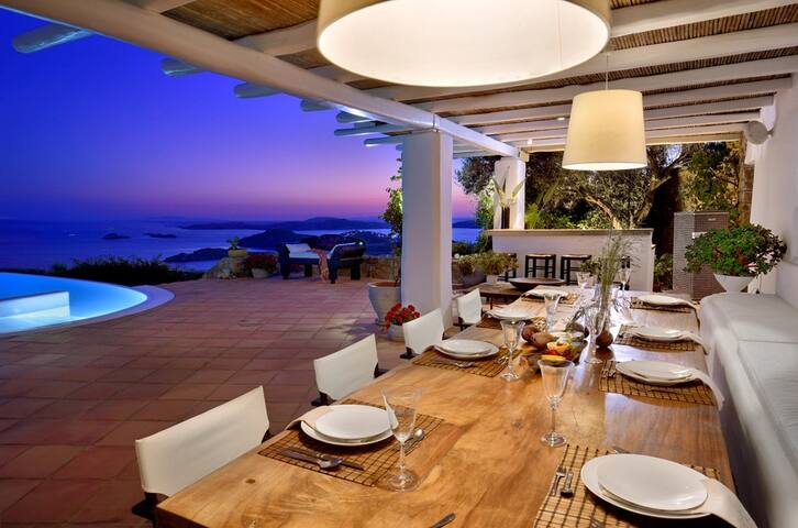 Panoramic Views Villa in Mykonos gallery image 3