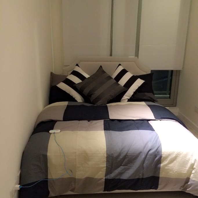 Queen Size Bedroom