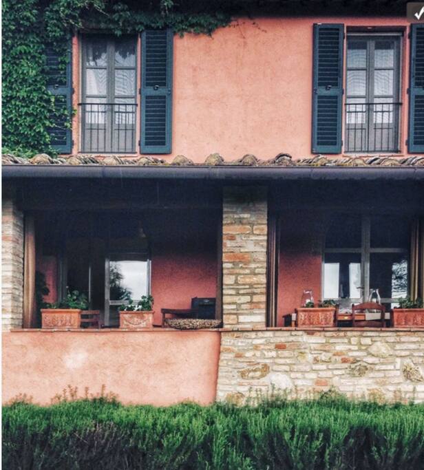 The back view of Villa Paradiso