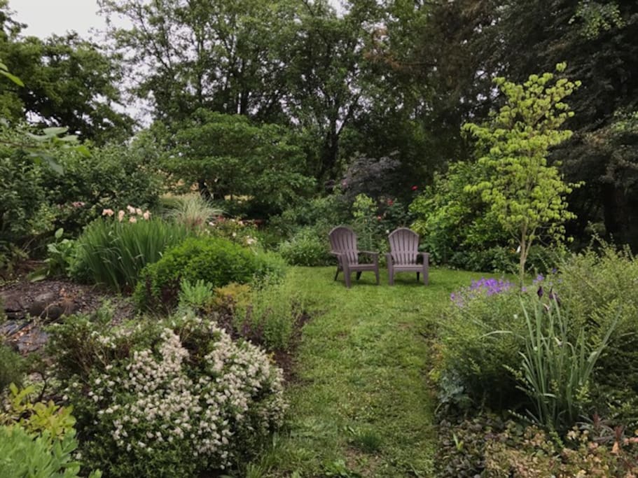 Private side garden.