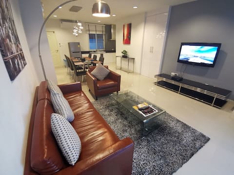 Ej Holiday Homes - Modern contemporary (unit 4)