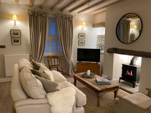 Fully renovated period cottage close to the river