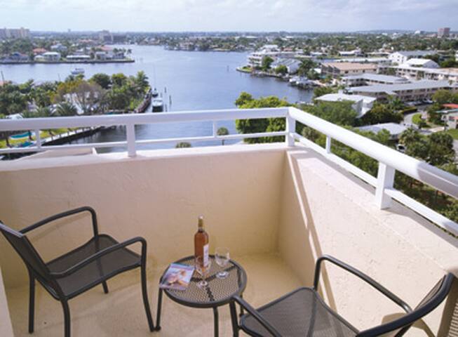 Florida /Santa Barbara 2bedroom/Deluxe w/Queen bd gallery image 5