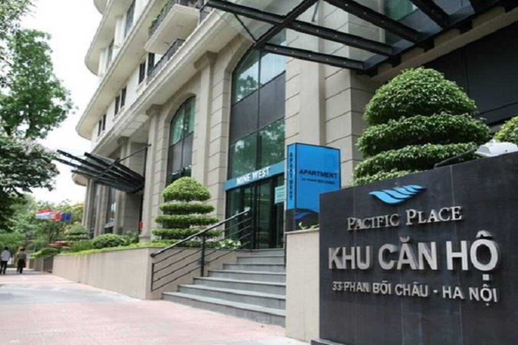 There is office gate on Ly Thuong Kiet & Apartment gate on 33 Phan Boi Chau Str.