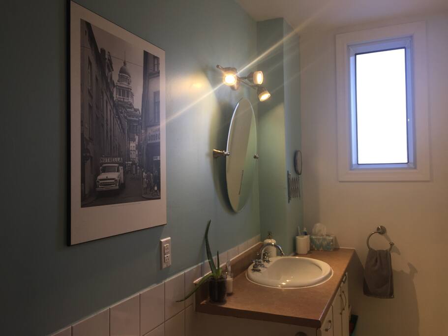 Grande salle de bain partagée