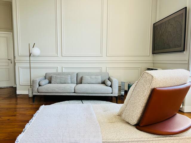 Somptueux appartement aux Grands-Hommes gallery image 4