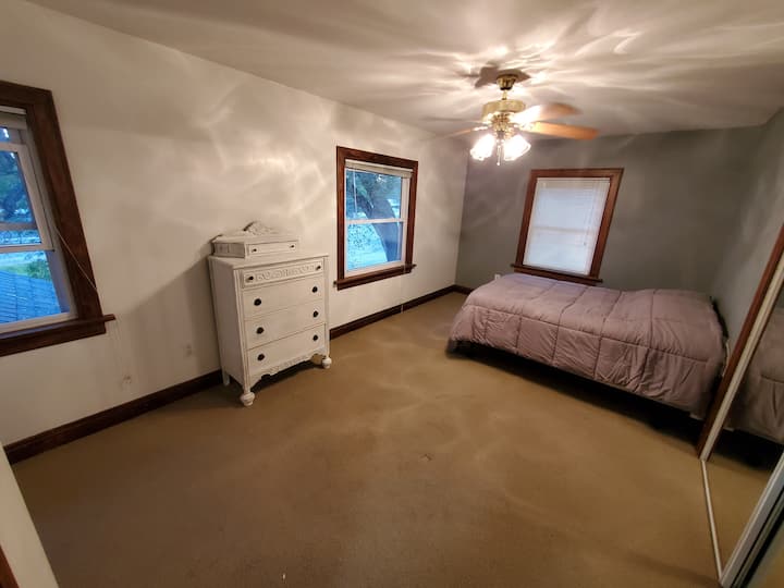 საძინებელი 4