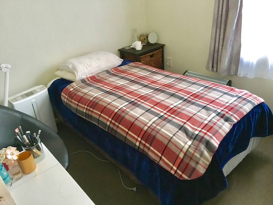 Single bed in beauty room