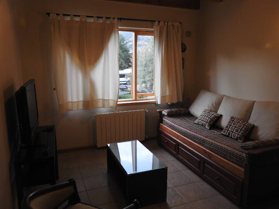 Amplio Living con cama Marinera (Una cama arriba y otra igual abajo).