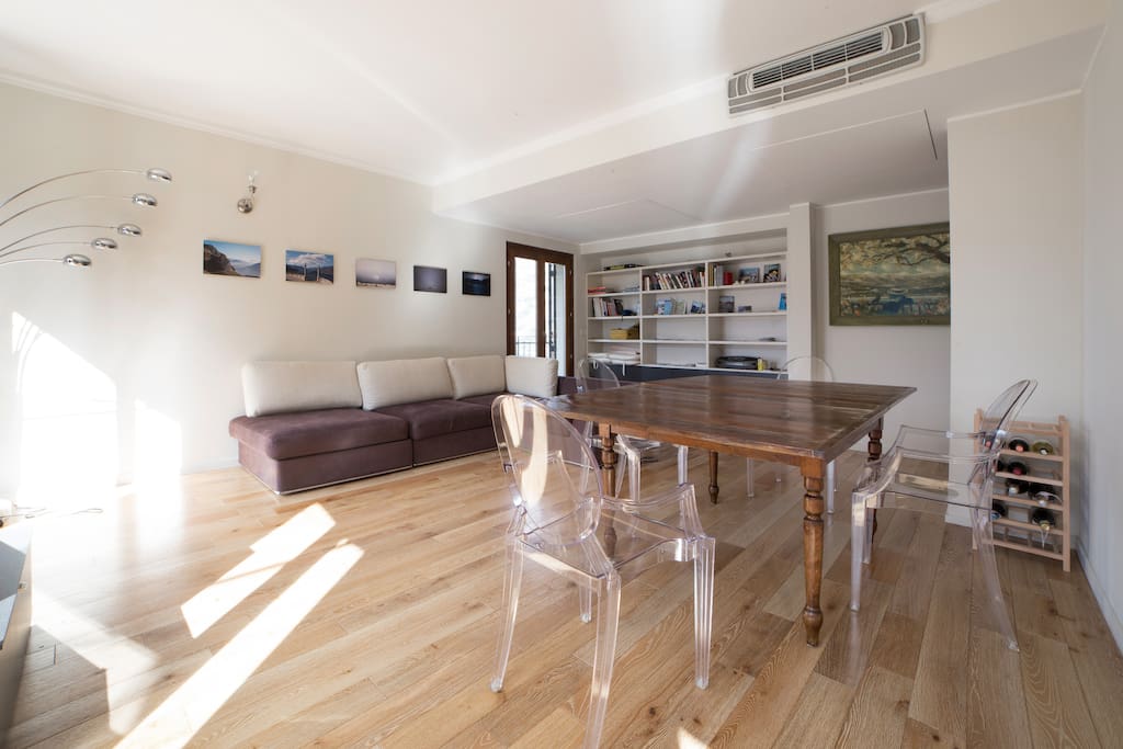 Living room with table for 4/8 pax and kitchen