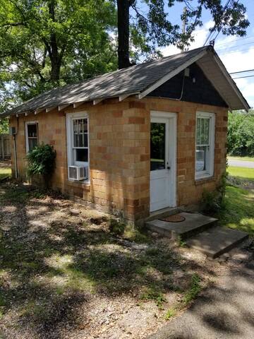 Budget friendly Caddo River Cabin..