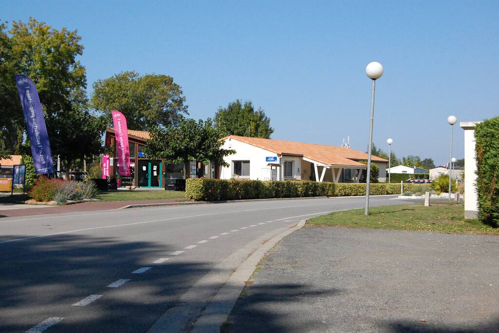Entrée et accueil du camping