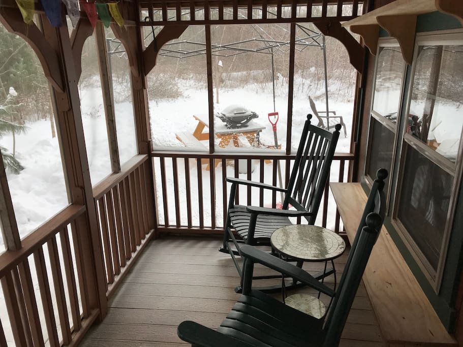 screened porch with 2 rocking chairs