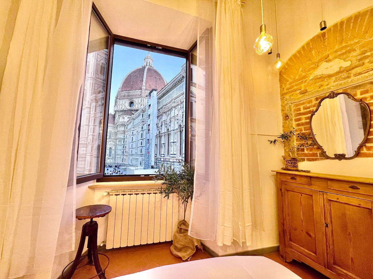 Second bedroom with Duomo view that everyone always thinks is photoshopped.