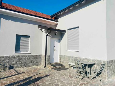 Apartment in villa with free parking