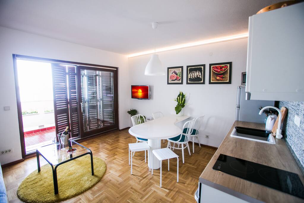Living room/ kitchen/ TV