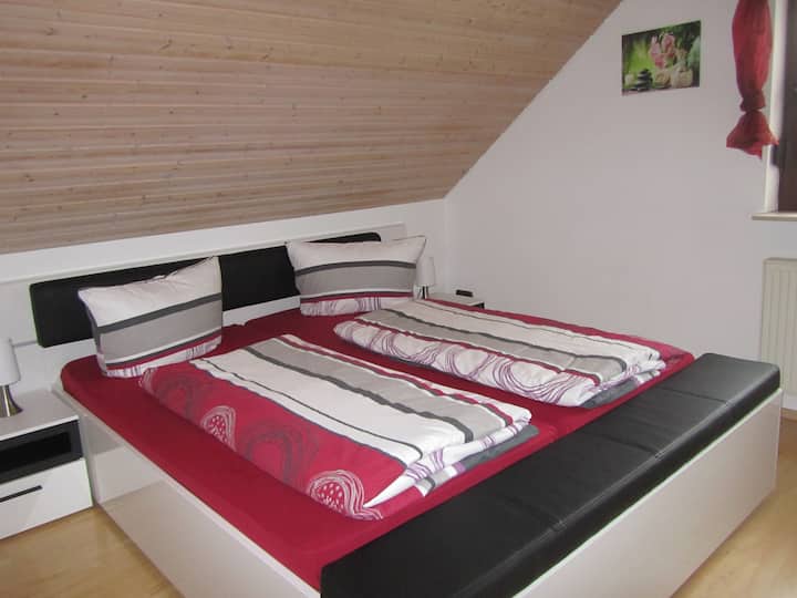 ห้องนอนที่ชั้นบน 2 x 1.80 เมตร