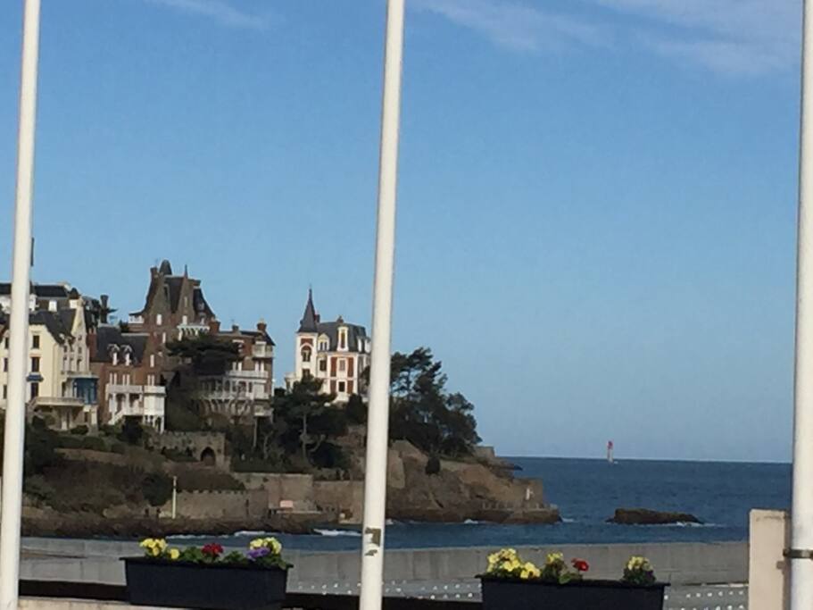 Vue depuis le perron de l'immeuble