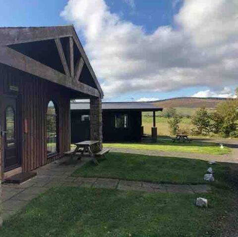 Lovely lodge in Coquetdale with views from terrace