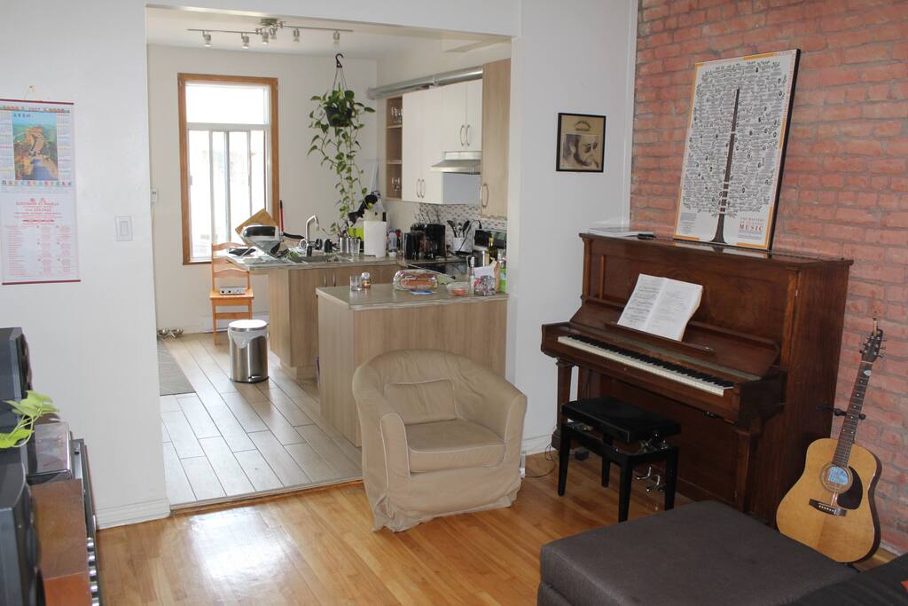 Kitchen Entrance / Entrée cuisine