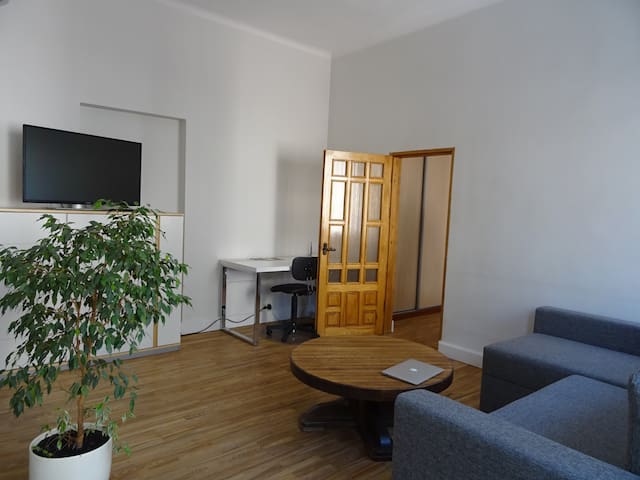 Modern 2-room APT in city CENTER 5min from STATION