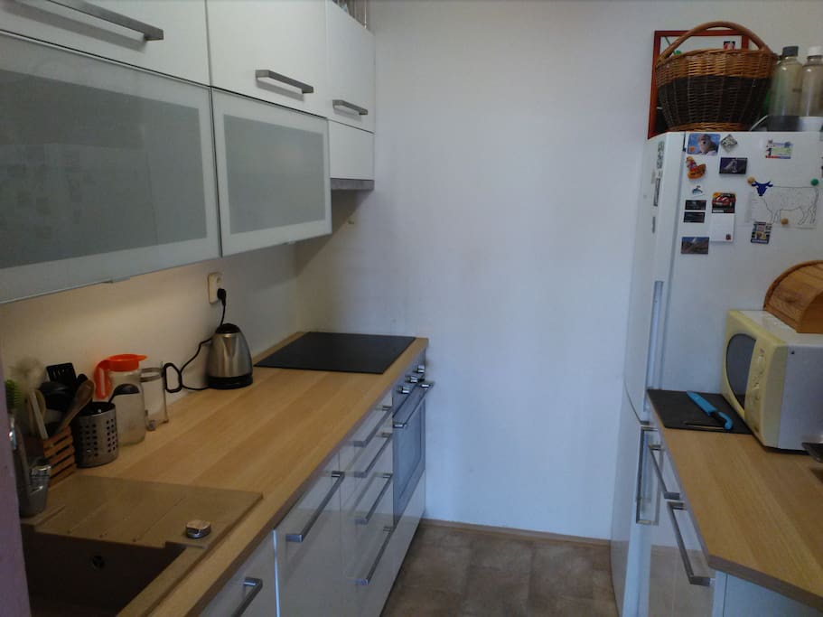 Fully equiped kitchen, including wash machine