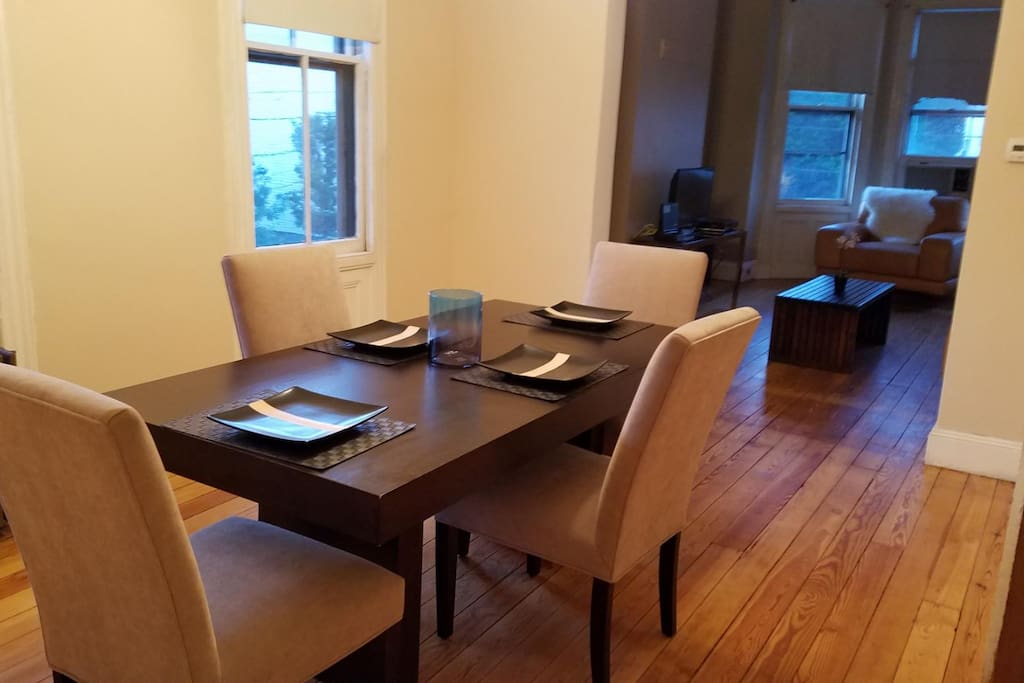 Open Concept Beautiful Old Victorian Style Apartment with Lots of Natural Light