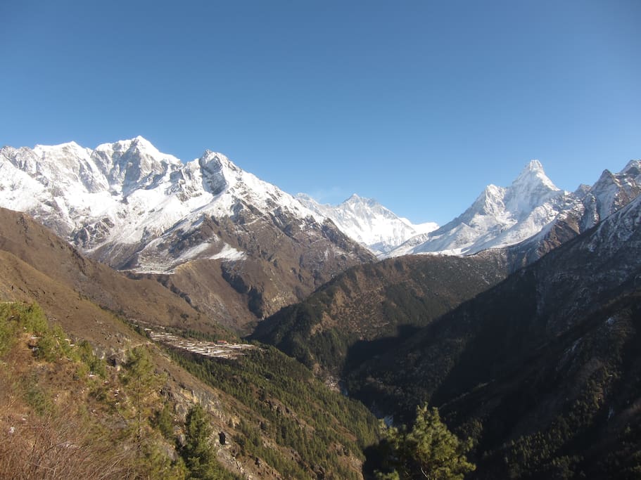 Trek to Tyangboche