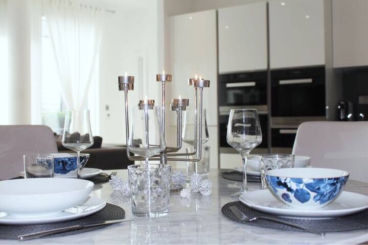 Beautiful riverside apartment gallery image 4