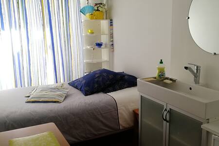 Chambrette d'Hôte sous les toits, climatisée.