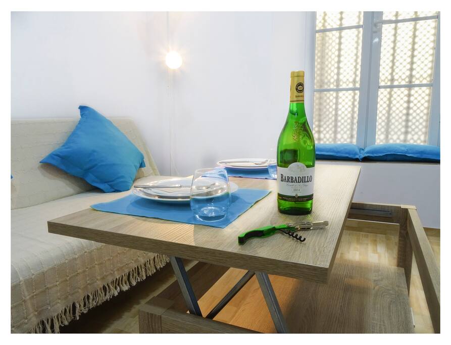 The table lifts up so you can be more comfortable!