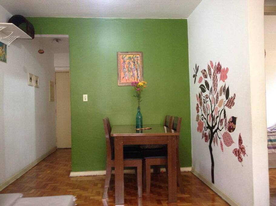 sala de jantar (compartilhada com a de estar)