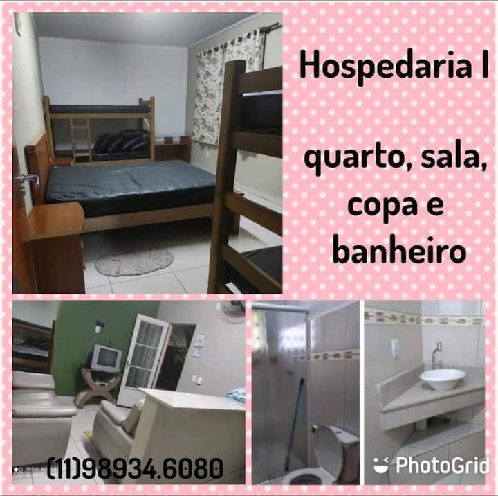 تركيزنا عندما قررنا أن يكون لدينا ركن صغير للإيجار لم يكن القيام بذلك طوال الليل ، هناك طلبات... قمنا بتجديد مسكن بلطف كبير ونحاول تزويد ضيوفنا بإقامة بسيطة ولكن نظيفة ومريحة وعملية!! 