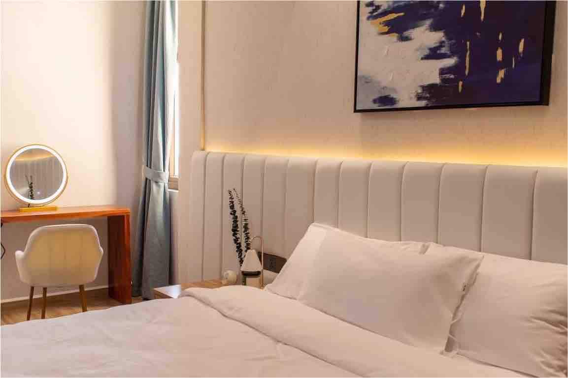 Dormitorio 1 con cama tamaño queen, donde los sueños se encuentran con el diseño