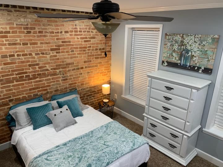 Upscale Home Close to UMMC - Private Room & Bath
