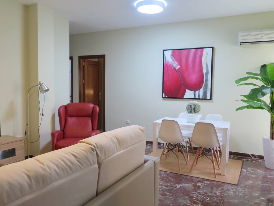 Salón con aire acondicionado