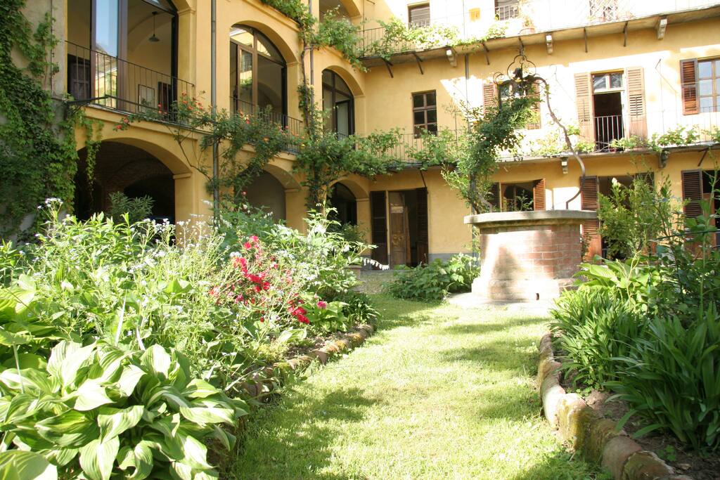 Il cortile giardino