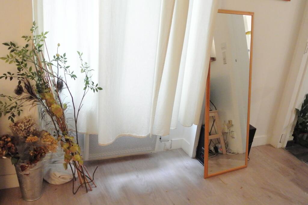 living room /salon coté fenêtre