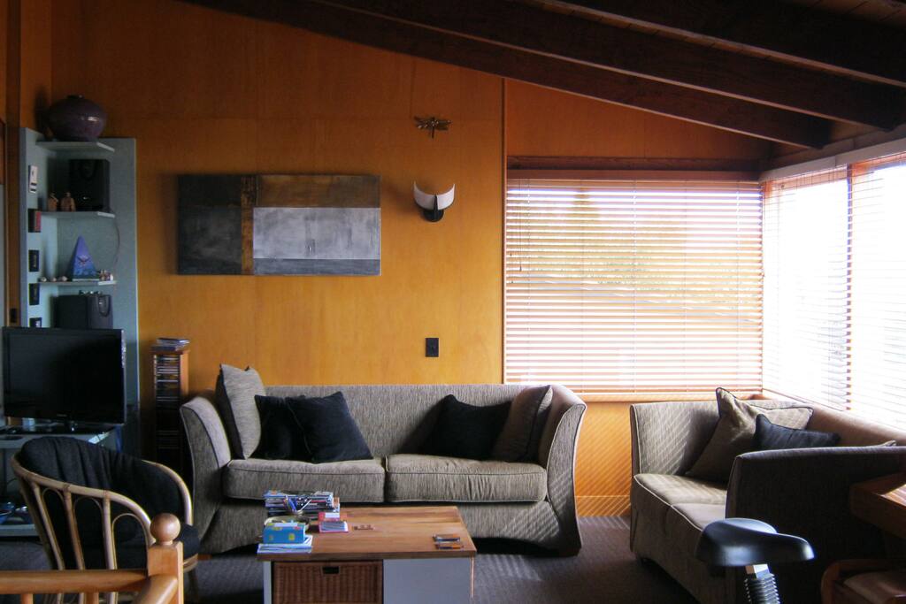 Upstairs Lounge