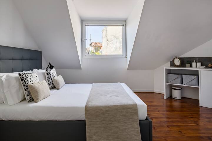 A Captivating Apartment Close to River Tagus in Lisbon gallery image 2