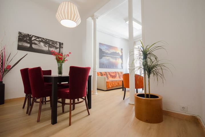 1-12.Las Cortes.Sol.Madrid Center.120m2 Bright.A.C