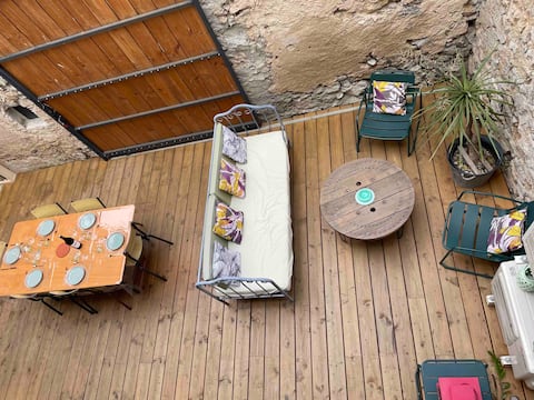 Top performing Airbnb: Old renovated shed in the heart of the village in Gruissan