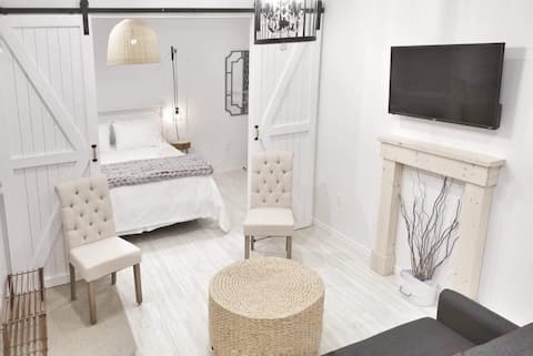 Chic Oceanfront Cottage- The Fish Sheds (Tom's)