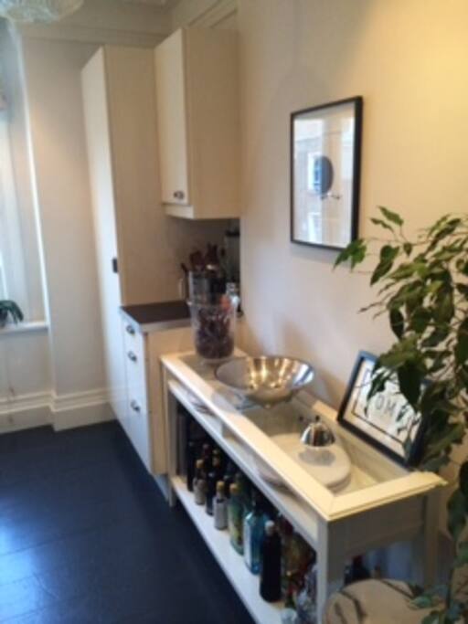 Brand new kitchen - stocked with cooking basics!