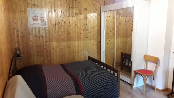 第1间卧室
双人床和1张沙发床